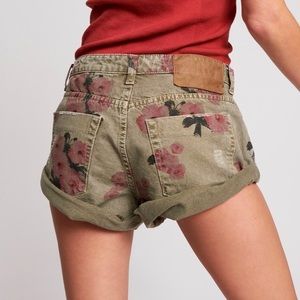 NWT One Teaspoon Bandits in Hibiscus Size 26